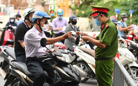 Hà Nội: Từ 8/9, người dân ở nhà nếu không có việc cấp thiết và không có giấy đi đường mới