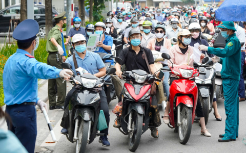 Hà Nội dừng kiểm tra giấy đi đường sau 6h ngày 21/9