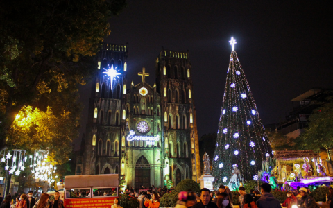 Hà Nội: Lập 10 chốt cấm đường xung quanh Nhà thờ Lớn đêm Noel