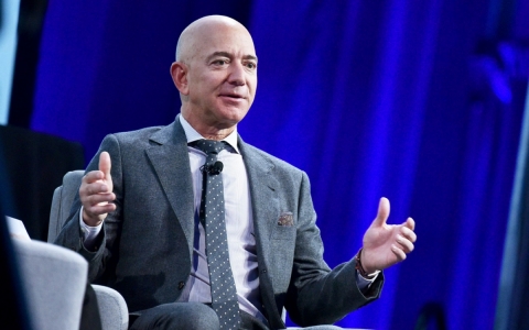 Jeff Bezos tán thành việc tăng thuế doanh nghiệp của tổng thống Biden