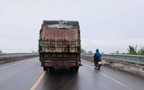 Nghi vấn một công ty luân chuyển rác để 'ăn tiền' 2 lần