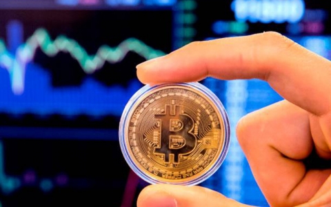 Giá Bitcoin lao dốc