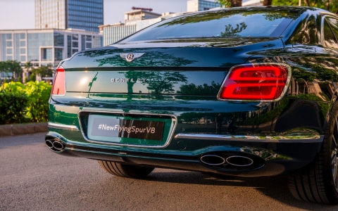 Bentley Flying Spur V8 cập bến Việt Nam với màu xanh Viridian độc lạ