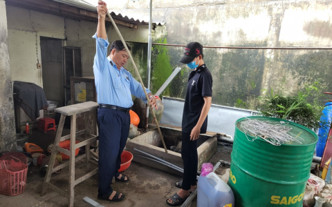 Giám sát 02 cửa hàng bán lẻ xăng dầu theo phản ánh tiếp nhận qua đường dây nóng
