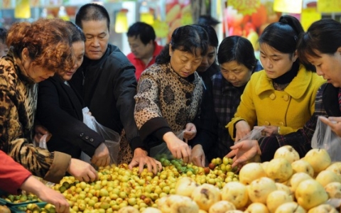 Người tiêu dùng Trung Quốc thận trọng chi tiêu sau khi các quy định phòng, chống Covid-19 được nới lỏng