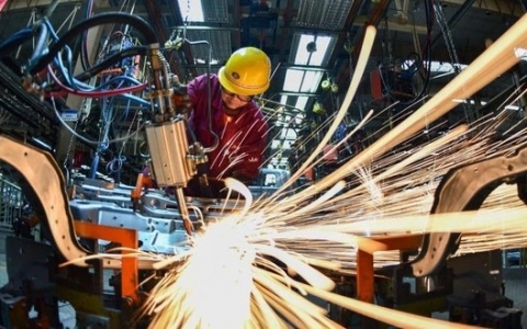 Hoạt động sản xuất trên toàn cầu giảm trong tháng 1, sự phục hồi mong manh