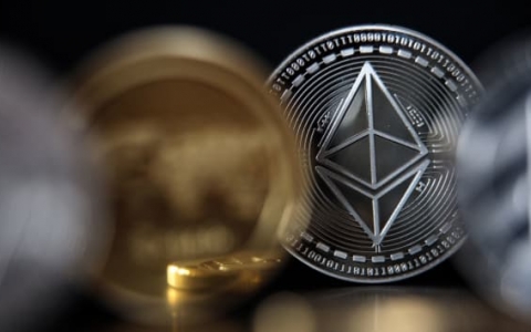 Ethereum là gì? Ether và Bitcoin khác nhau như thế nào?