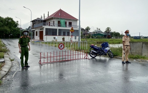 Hà Tĩnh phong tỏa 15 điểm trên 4 trục đường chính ở TP khi phát hiện 2 ca dương tính SARS-CoV-2