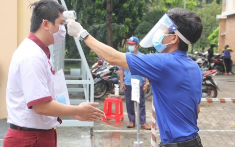 Điều chỉnh đề án tuyển sinh để đảm bảo quyền lợi thí sinh đặc cách tốt nghiệp