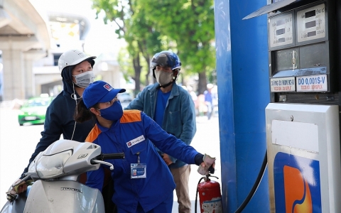 Giá xăng có thể tăng nhẹ vào ngày mai