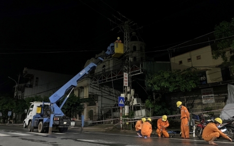 4.372 trạm biến áp với 401 nghìn khách hàng dùng điện bị ảnh hưởng bão số 5