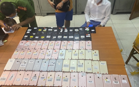 Phát hiện 80 chiếc iPhone không rõ nguồn gốc tại chốt kiểm soát dịch Covid-19