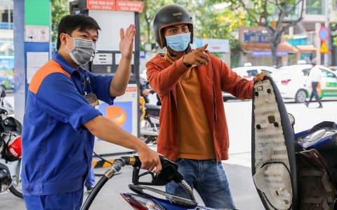 Giá xăng dầu tiếp tục tăng mạnh vào ngày mai, vượt ngưỡng 22.000 đồng/lít?