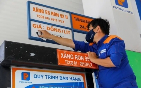 Giá xăng RON95 tăng mạnh, lên mức hơn 24.000 đồng/lít