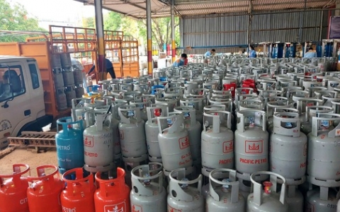 Đầu tháng, giá gas tiếp tục tăng cao