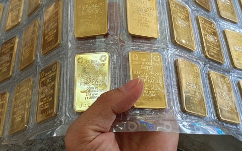 Giá vàng SJC liên tục tăng tốc, vượt xa mốc 59 triệu đồng/lượng