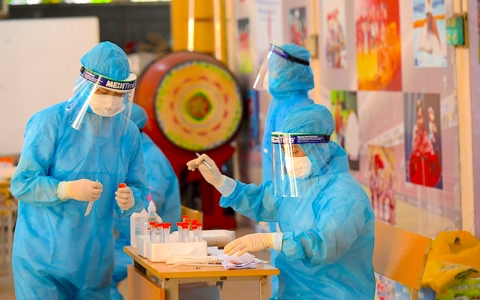 Hà Nội: ‘Loạn’ giá dịch vụ xét nghiệm Covid-19