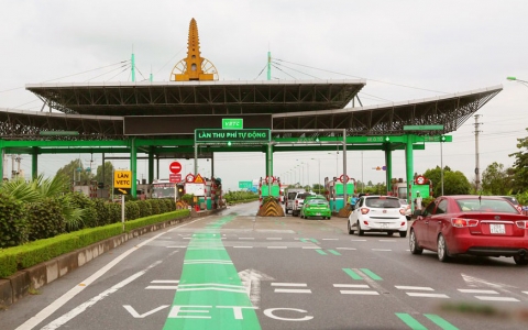Từ hôm nay 1/1/2022, CSGT trích xuất camera xử lí phương tiện đi sai làn thu phí điện tử