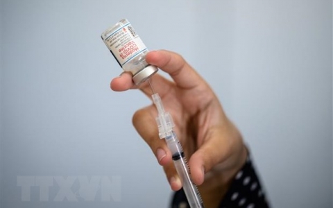 Mỹ rút ngắn thời gian tiêm mũi vaccine COVID-19 tăng cường của Moderna