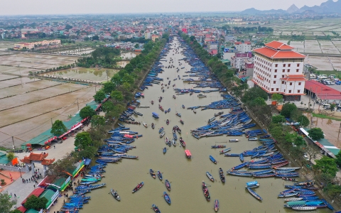 Tạm dừng tổ chức lễ hội Chùa Hương