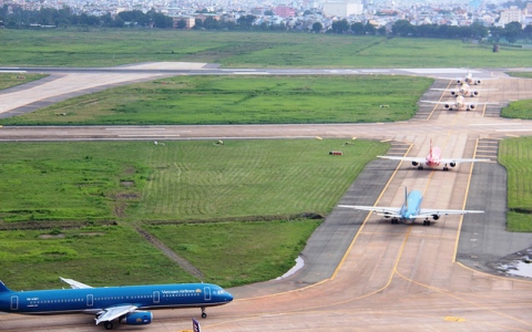 Tạm đóng cửa một đường băng sân bay quốc tế Tân Sơn Nhất