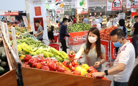 Lạm phát lương thực thêm phần căng thẳng khi giá dầu ăn toàn thế giới tăng cao, đe doạ 'ví tiền' của người tiêu dùng