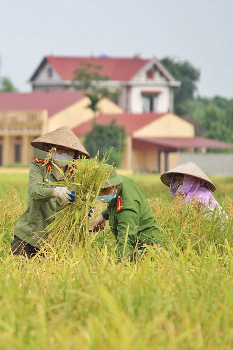Các chiến sĩ Công an phải tranh thủ ngày cuối tuần và hết giờ hành chính
