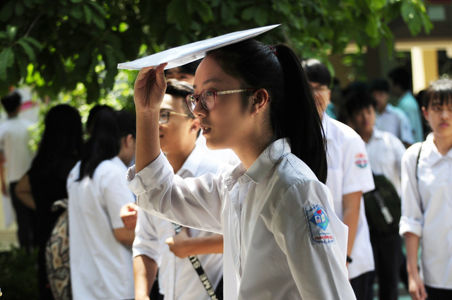 dap-an-de-thi-mon-chuyen-dia-li-truong-thpt-chuyen-khoa-hoc-xa-hoi-va-nhan-van-1