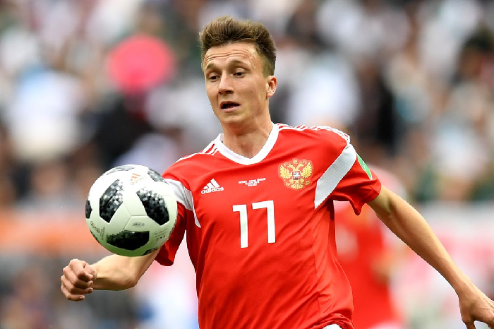 Đứng ở vị trí đầu tiên là tiền vệ ALEKSANDR GOLOVIN 