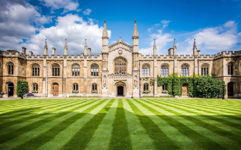 Top 4 trường đại học kinh tế tốt nhất ở Anh - Đại học Cambridge