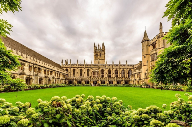 Top 4 trường đại học kinh tế tốt nhất ở Anh - Đại học Oxford