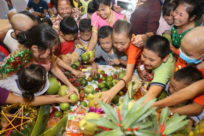 Phá cỗ Tết Trung thu