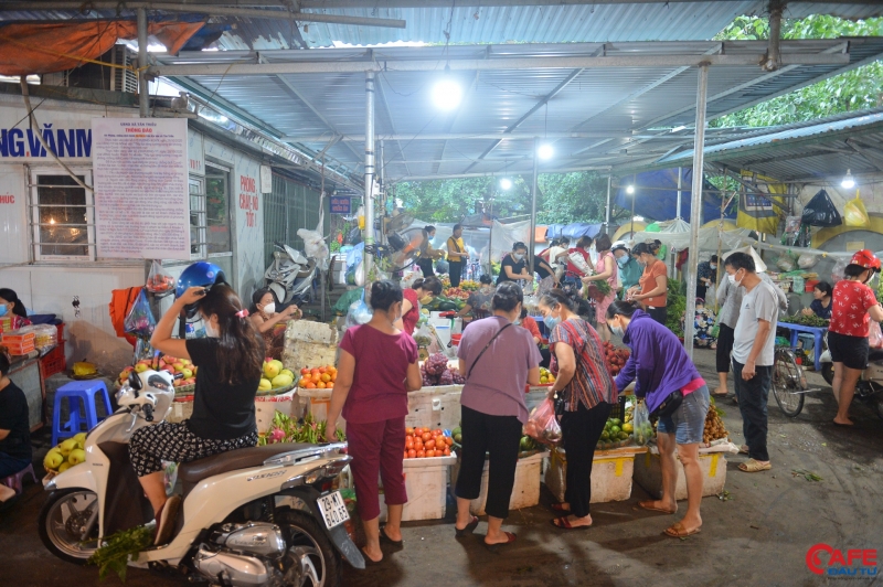 Đa phần tiểu thương và người mua cũng đều chấp hành nghiêm túc quy định đảm bảo phòng, chống dịch Covid-19