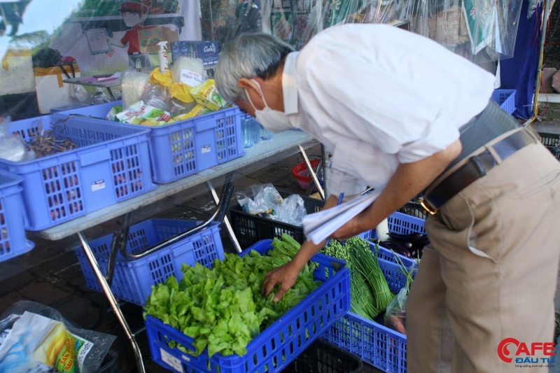 Hệ thống gian hàng đổi phế liệu lấy thực phẩm được triển khai trong khi Hà Nội vẫn đang thực hiện giãn cách. Những ngày đầu đi vào hoạt động, gian hàng chưa được nhiều người biết đến nên lượng khách không nhiều. Dần dần, tiếng lành đồn xa, nhiều người lựa chọn đến đây thay vì vào chợ