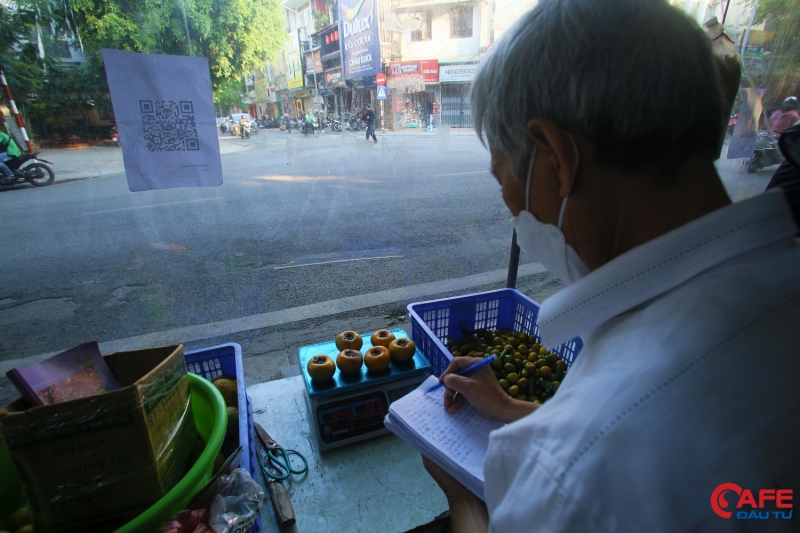 Ông Tuấn cho biết thêm, hiện trên địa bàn TP. Hà Nội đã có hơn 20 gian hàng đổi phế liệu lấy nông sản. Dự kiến sắp tới mô hình này sẽ được lan rộng toàn thành phố