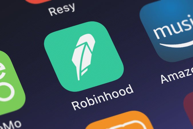 Ứng dụng tài chính Robinhood và Coinbase đứng đầu App store của Apple