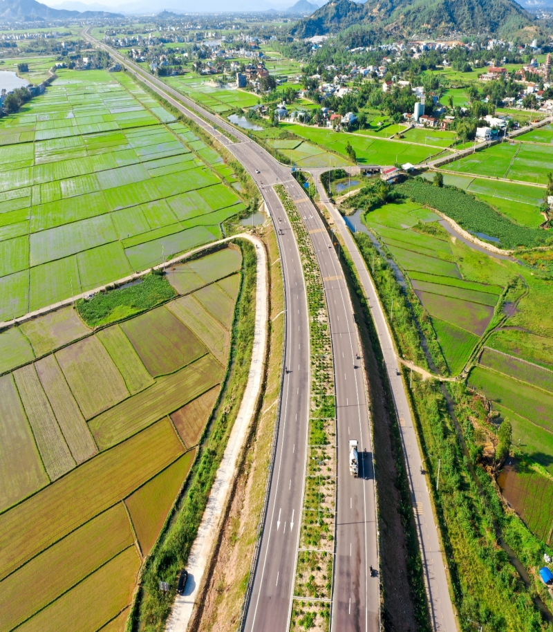 Hạ tầng giao thông đồng bộ, hiện đại là đòn bẩy giúp du lịch Quy Nhơn phát triển