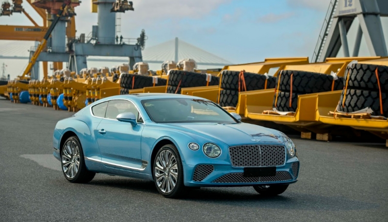 Mẫu xe mới nhất của Bentley vừa cập cảng Hải Phòng