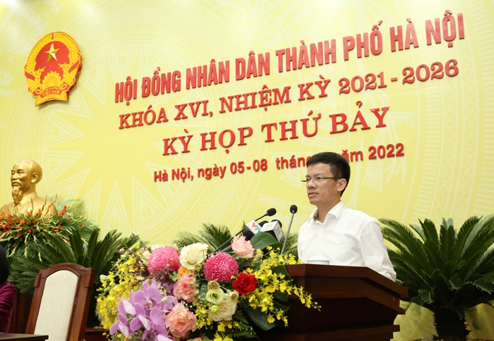 Giám đốc Sở TN&MT Bùi Duy Cường trình bày tờ trình tại Kỳ họp
