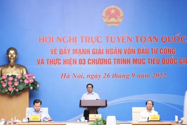 Thủ tướng yêu cầu các bộ, ngành, địa phương tiếp tục giao vốn chi tiết (75.000 tỷ đồng còn lại) cho các dự án đủ điều kiện - Ảnh: VGP/Nhật Bắc