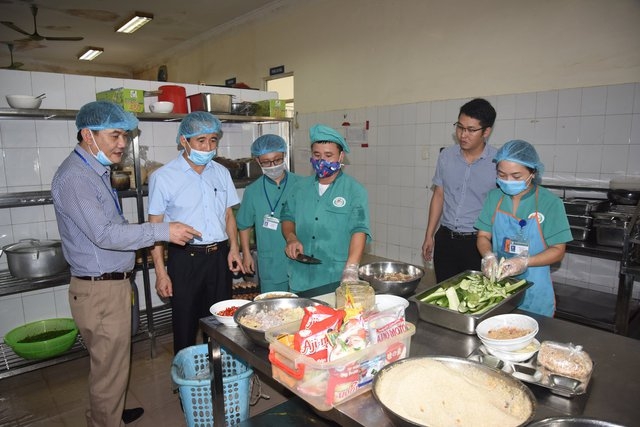 Các đoàn thanh kiểm tra công tác đảm bảo an toàn tại cơ sở sản xuất, kinh doanh, chế biến thực phẩm.