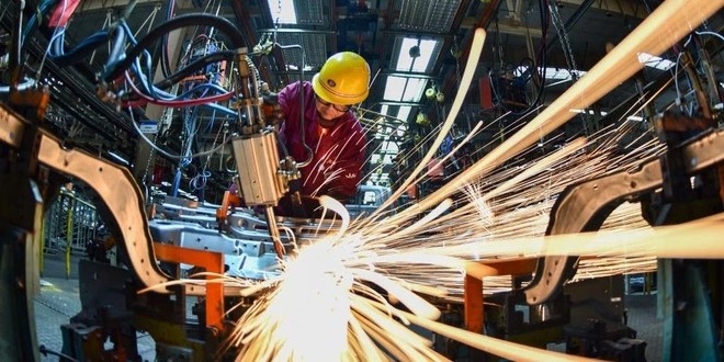 Hoạt động sản xuất trên toàn cầu giảm trong tháng 1, sự phục hồi mong manh (Ảnh minh họa)
