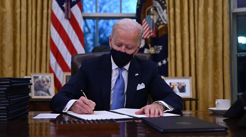 Tổng thống Mỹ Joe Biden ký hai sắc lệnh cứu trợ kinh tế