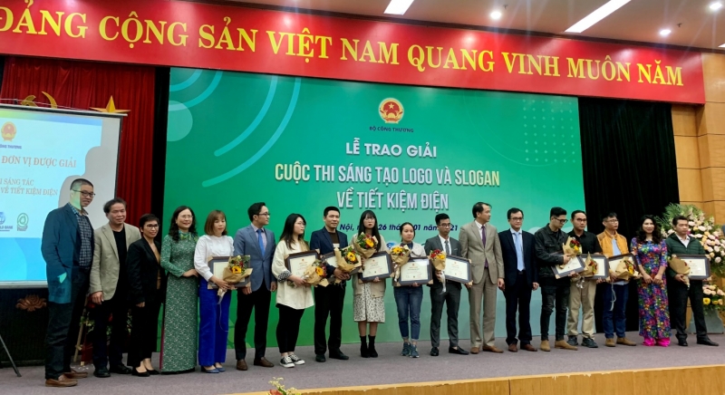 Giảng viên, sinh viên Trường Đại học Kinh doanh và Công nghệ Hà Nội đạt giải cuộc thi sáng tạo logo và slogan về tiết kiệm điện