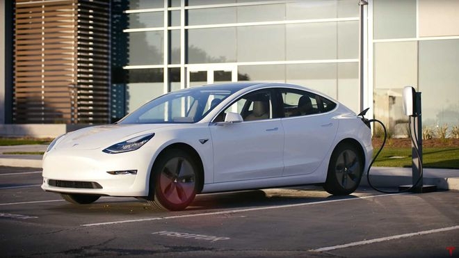 Top xe ô tô tốt nhất 2021 -Tesla Model 3