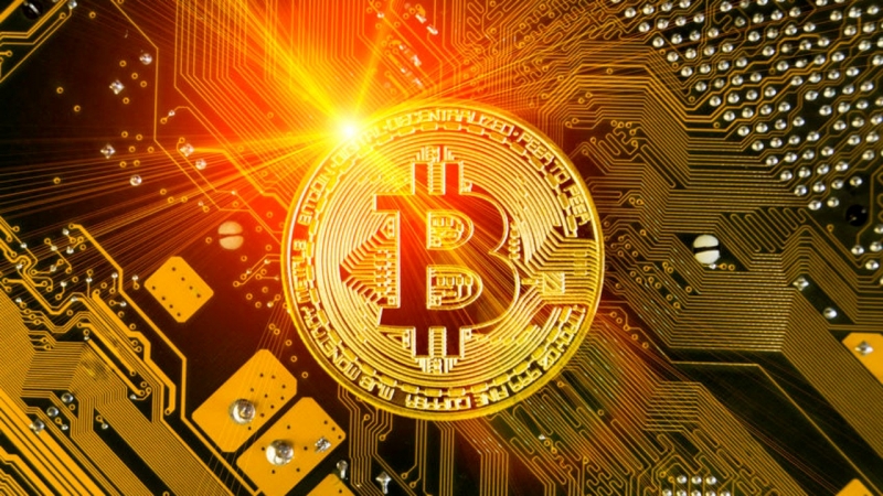 Bitcoin chạm ngưỡng kỷ lục 61.000 USD