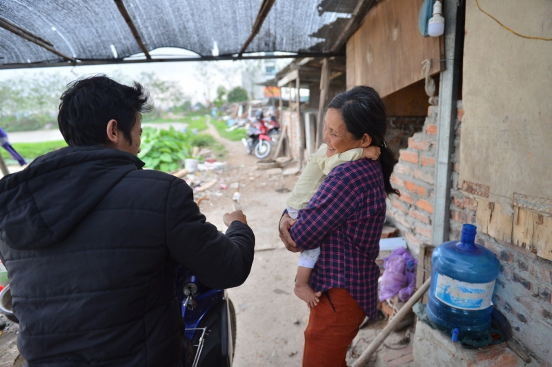 Mỗi ngày qua đi, chị Hải đều chỉ thầm mong có sức khỏe để đi làm và chăm lo cho các con các cháu