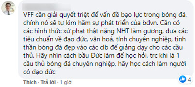 Một cổ động viên tới từ Nghệ An cũng không thể đồng tình với pha vào bóng của Hoàng Thịnh (Ảnh: 24h)