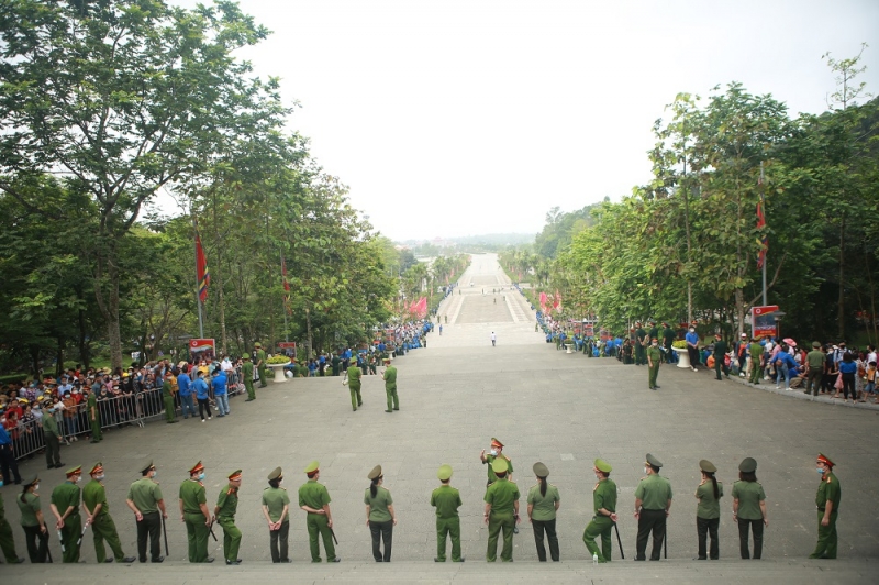 Sáng 21/4 (tức 10.3 Âm lịch), lễ giỗ tổ Hùng Vương 2021 đã diễn ra trong không khí trang nghiêm, thành kính