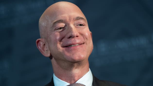 Jeff Bezos bán gần 2 tỷ USD cổ phiếu Amazon (Ảnh: CNBC)